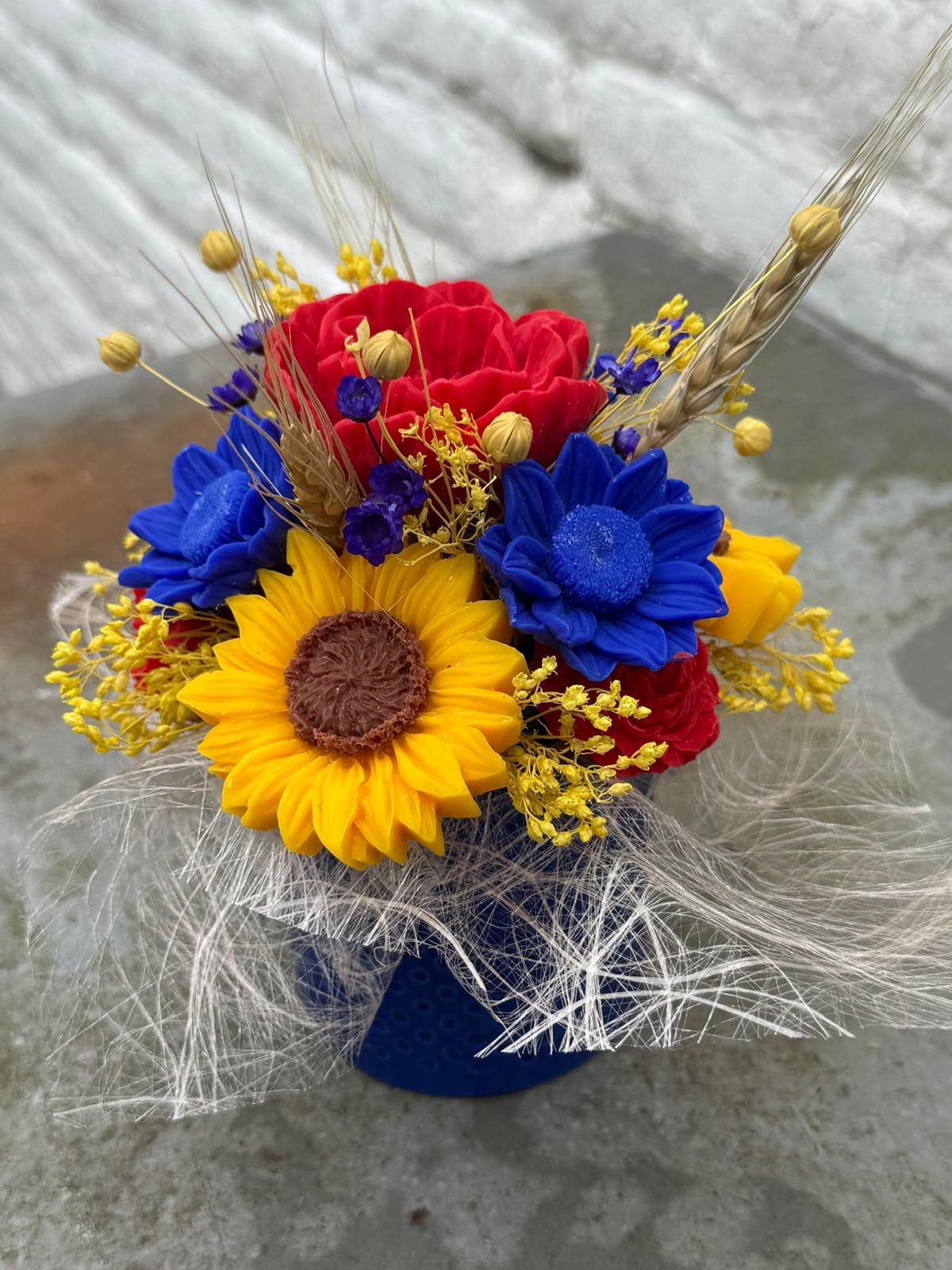 Bloemenboeket van sojawas - geel, blauw, rood