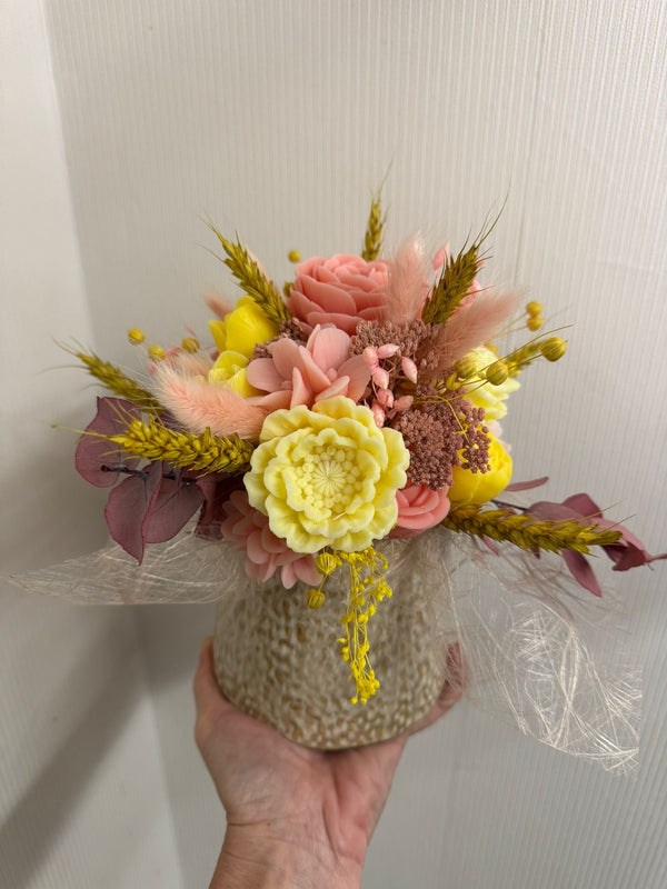 Bouquet de fleurs en cire de soja - jaune pastel et rose clair