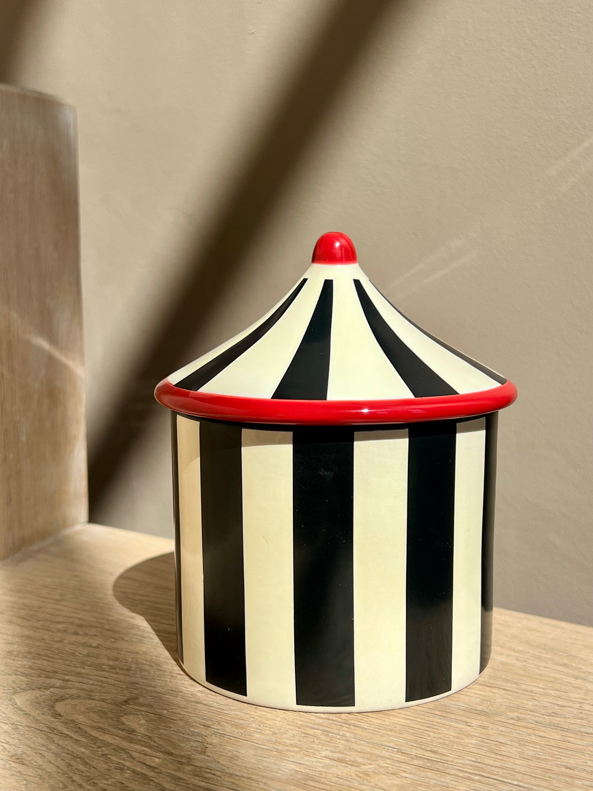Circus waxbrander