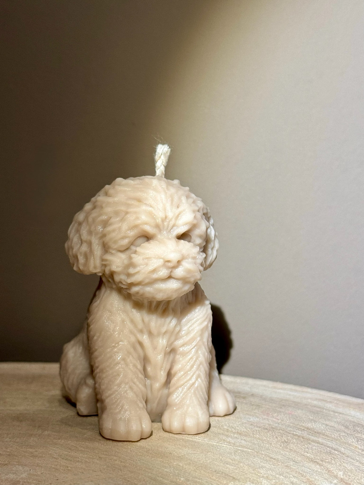 Zittend hondje - kaars