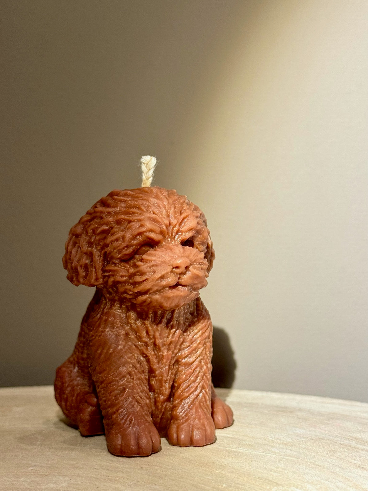 Zittend hondje - kaars