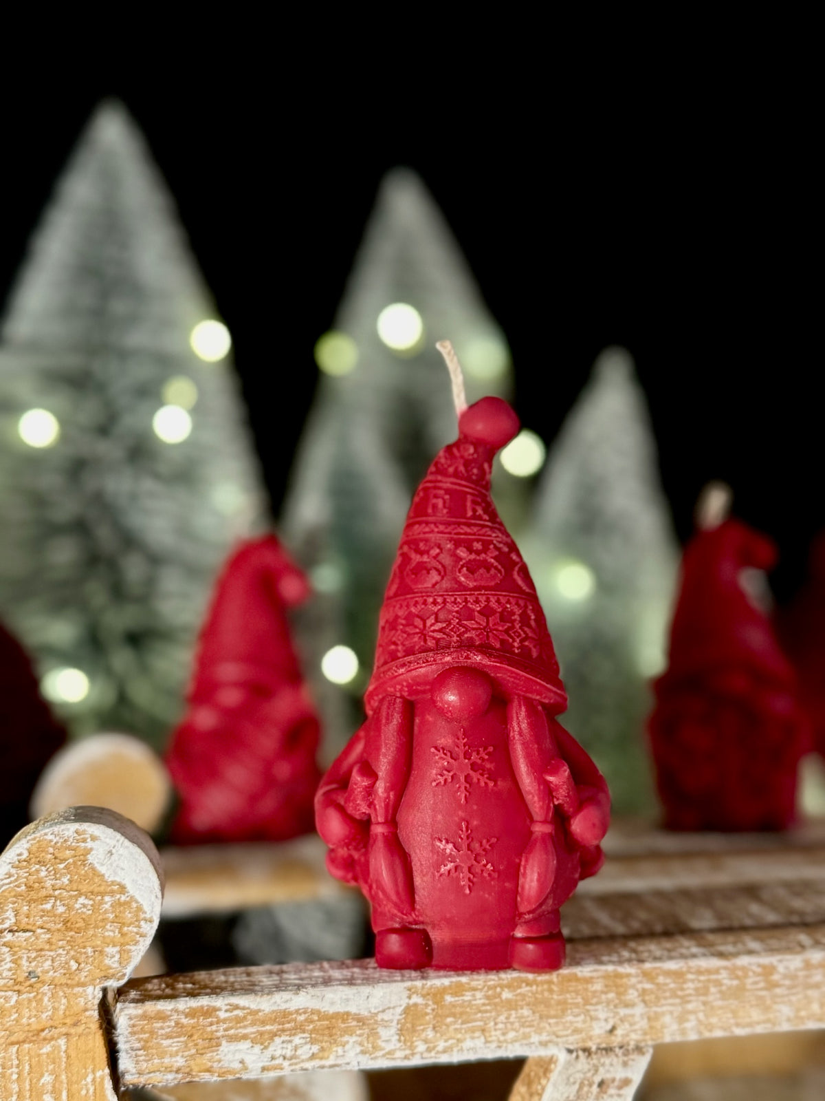 Frosty Skier (gnome de Noël avec bâtons de ski) - bougie