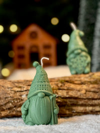 Snowy Scout (Gnome de Noël avec bâton et ski) - bougie